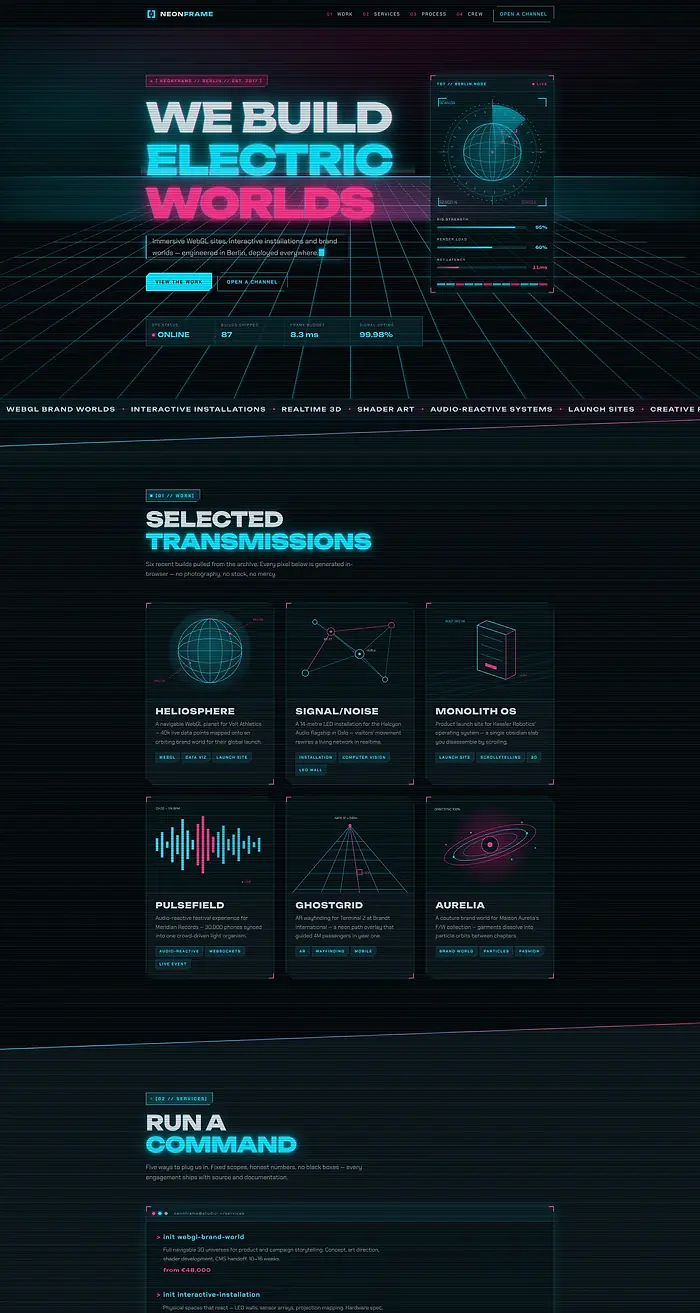 Die Startseite von NEONFRAME, vom glitchenden Hero bis zum Kontaktkanal